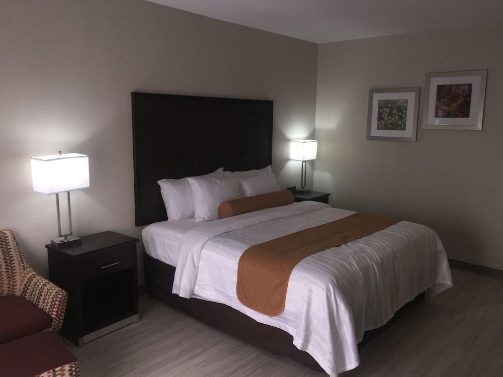 Orangewood & Kansas Airport Hotel Kansas City