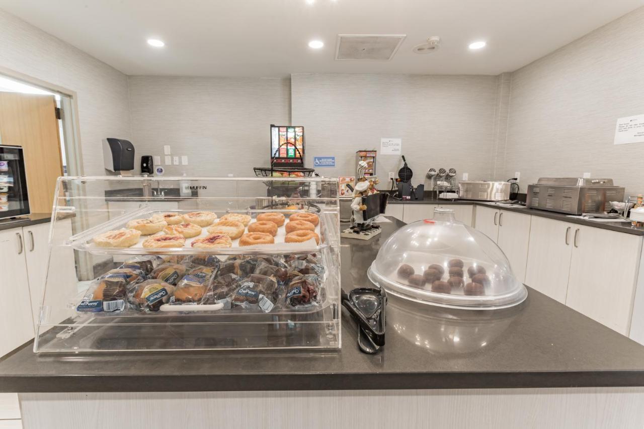 Hotel Orangewood & Kansas Airport