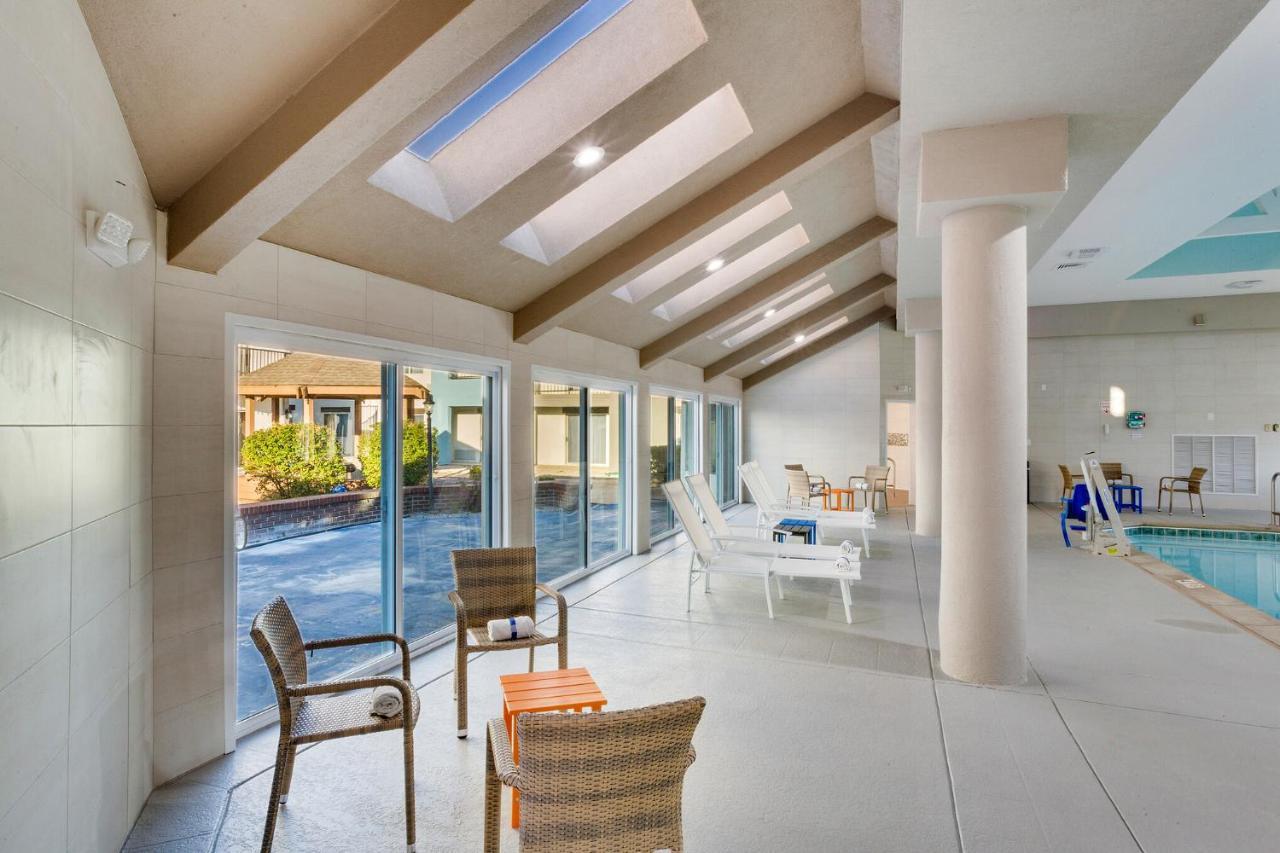 Orangewood & Kansas Airport Hotel 3*