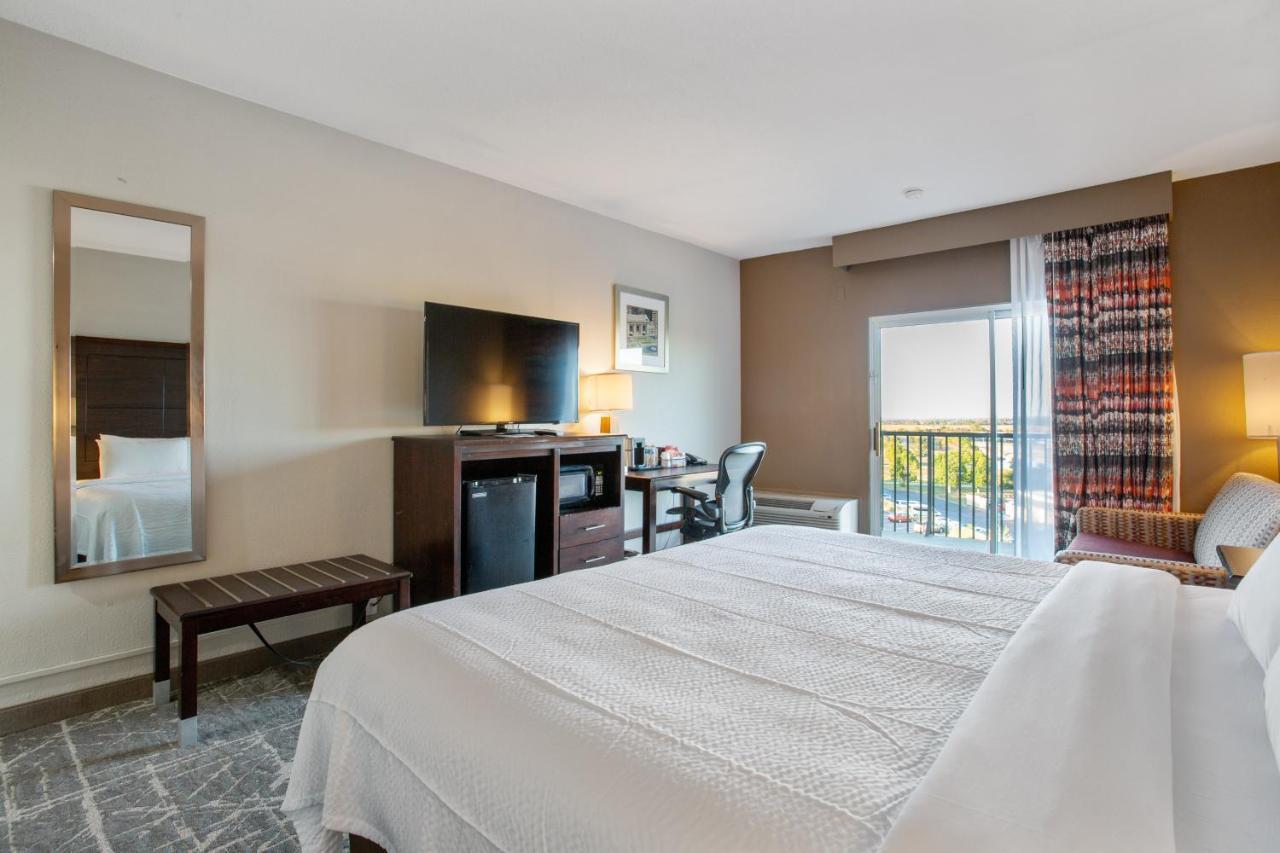 Orangewood & Kansas Airport Hotel 3*