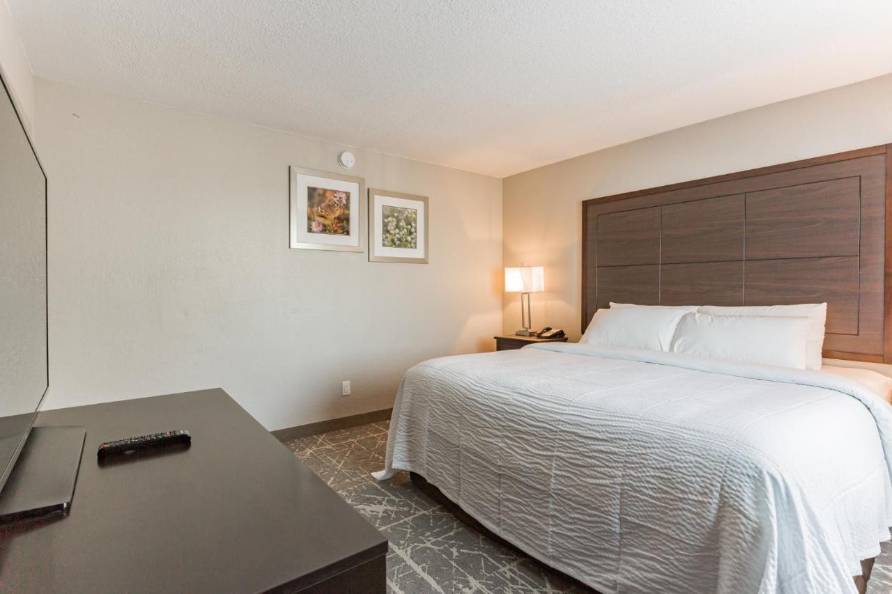 Orangewood & Kansas Airport 3*