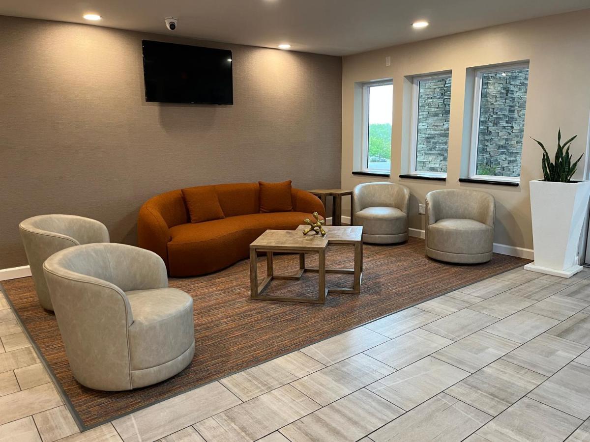 Orangewood & Kansas Airport 3*