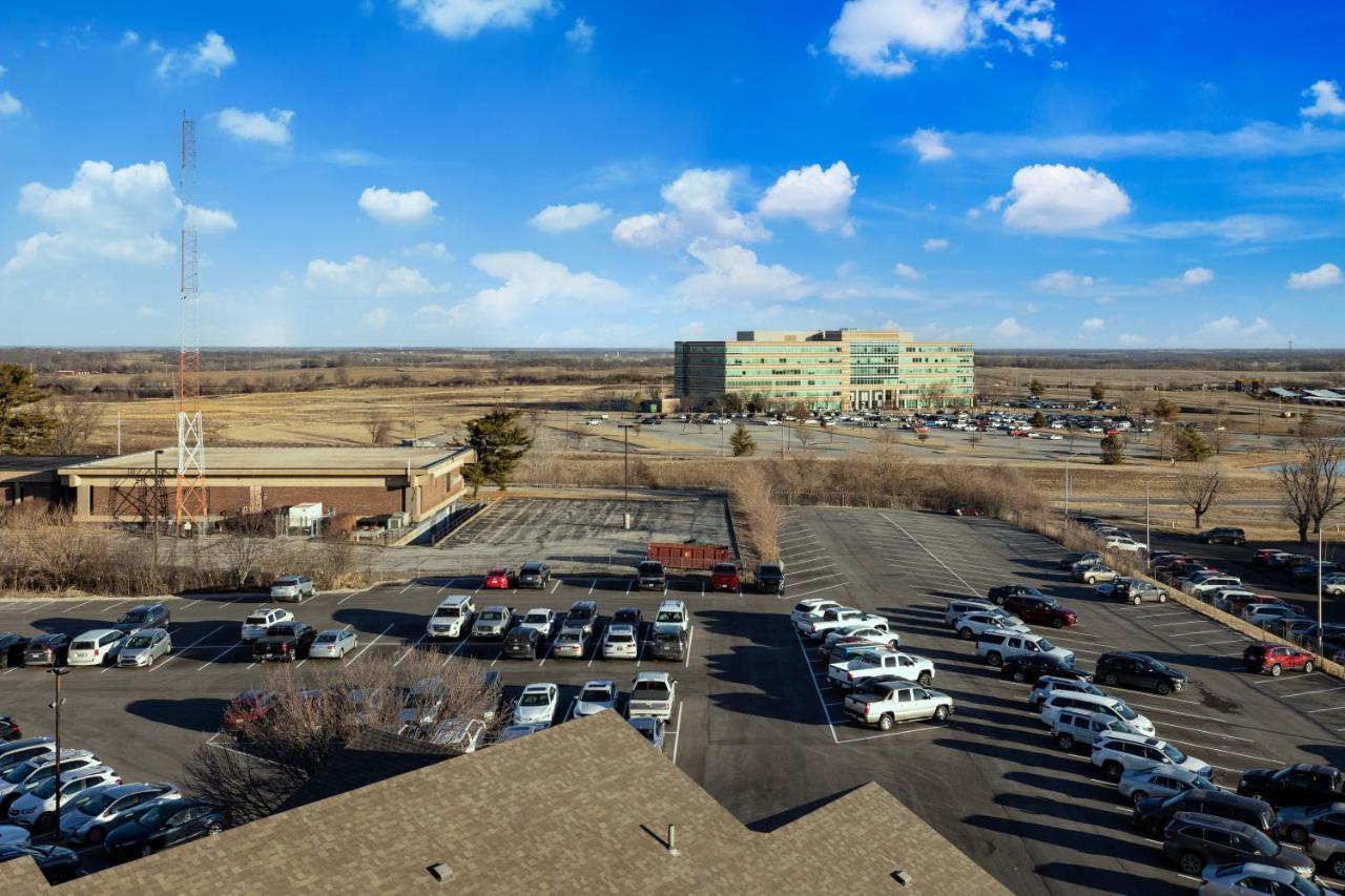 Orangewood & Kansas Airport
