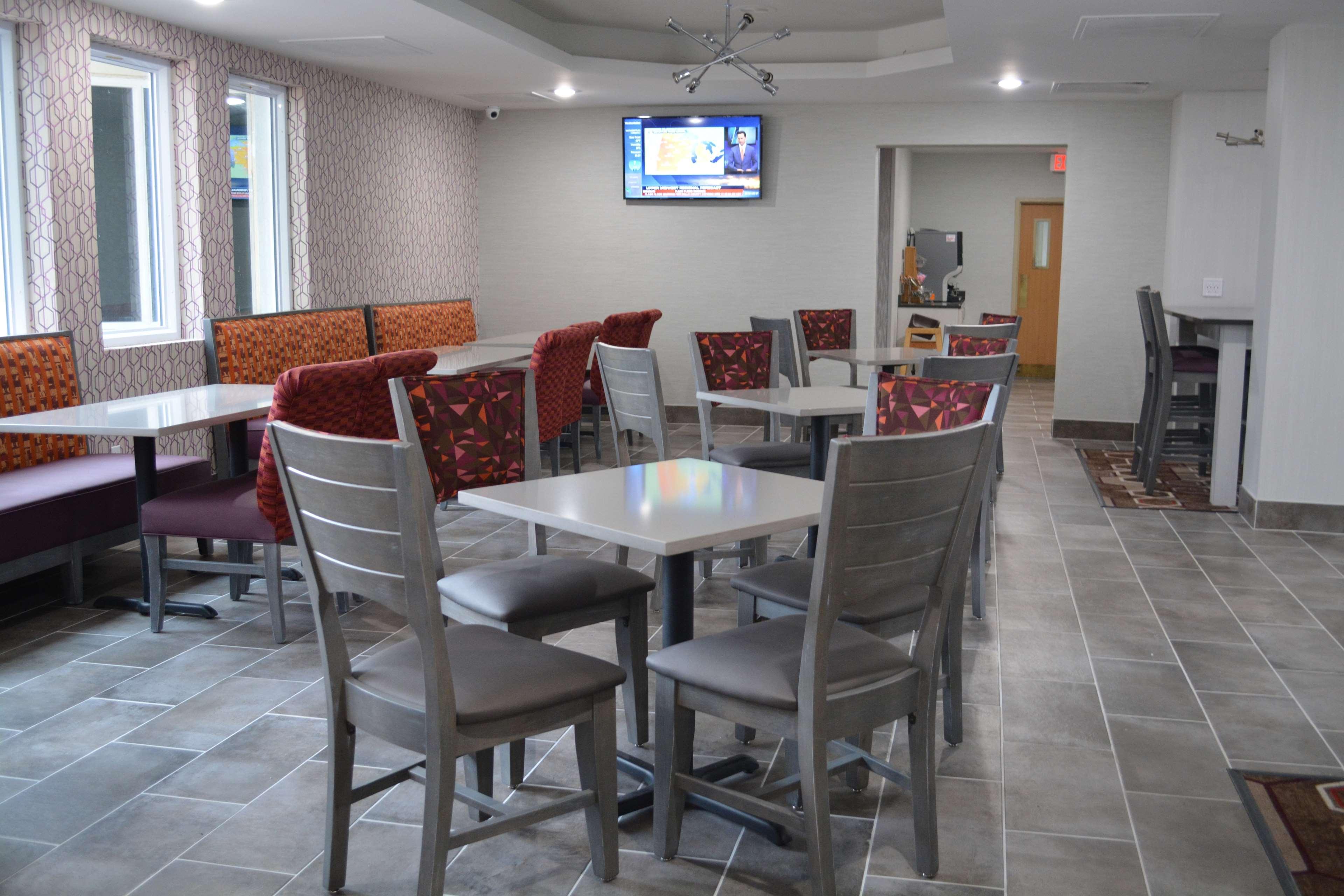 Orangewood & Kansas Airport Hotel