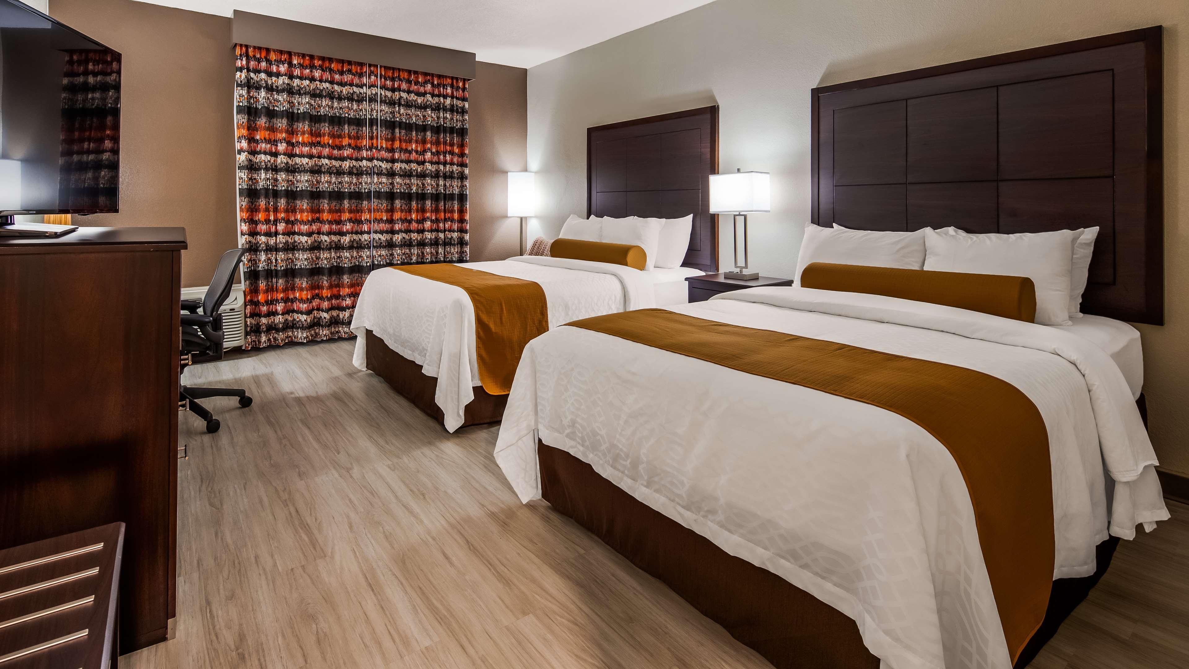 Orangewood & Kansas Airport Hotel