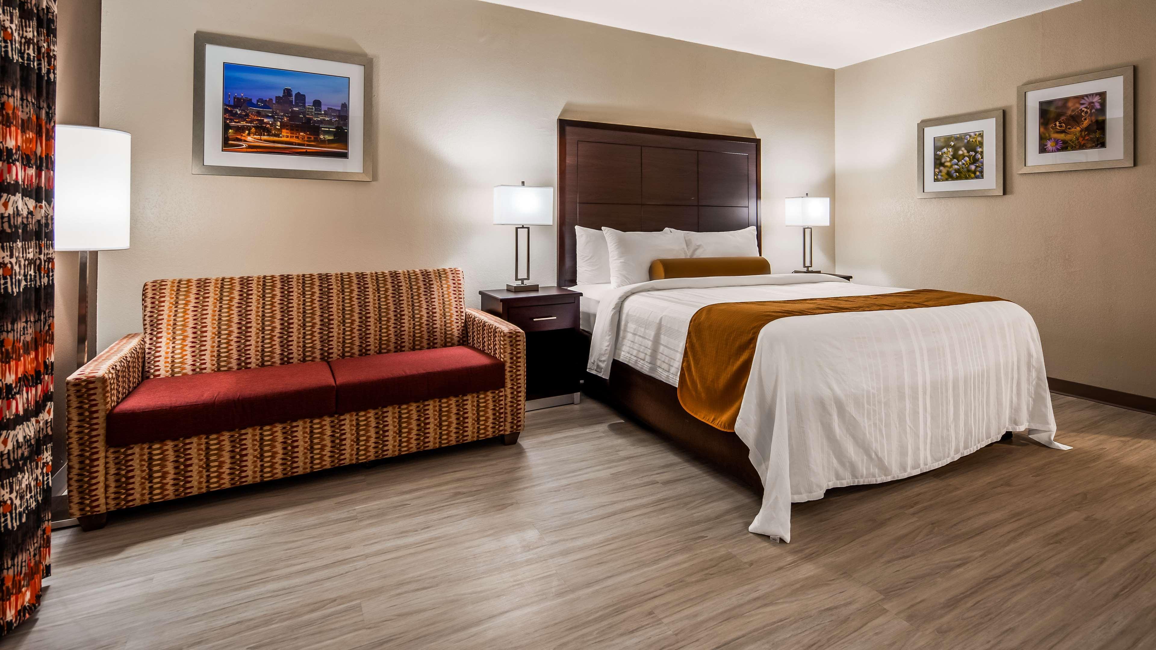 Hotel Orangewood & Kansas Airport