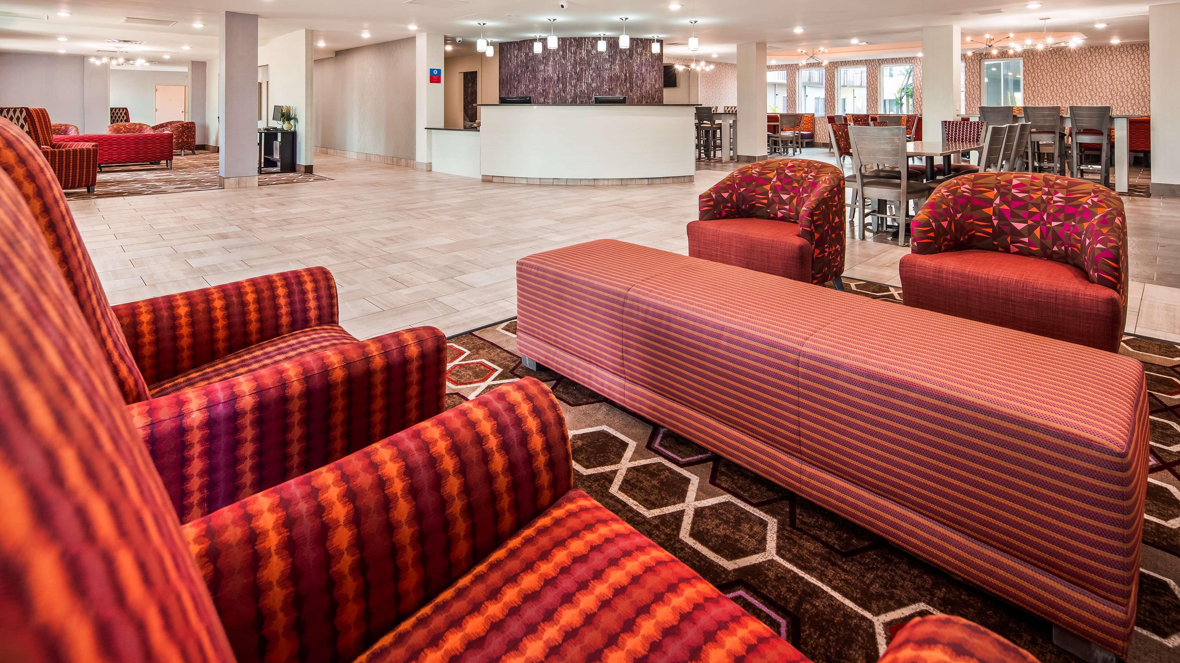 Hotel Orangewood & Kansas Airport
