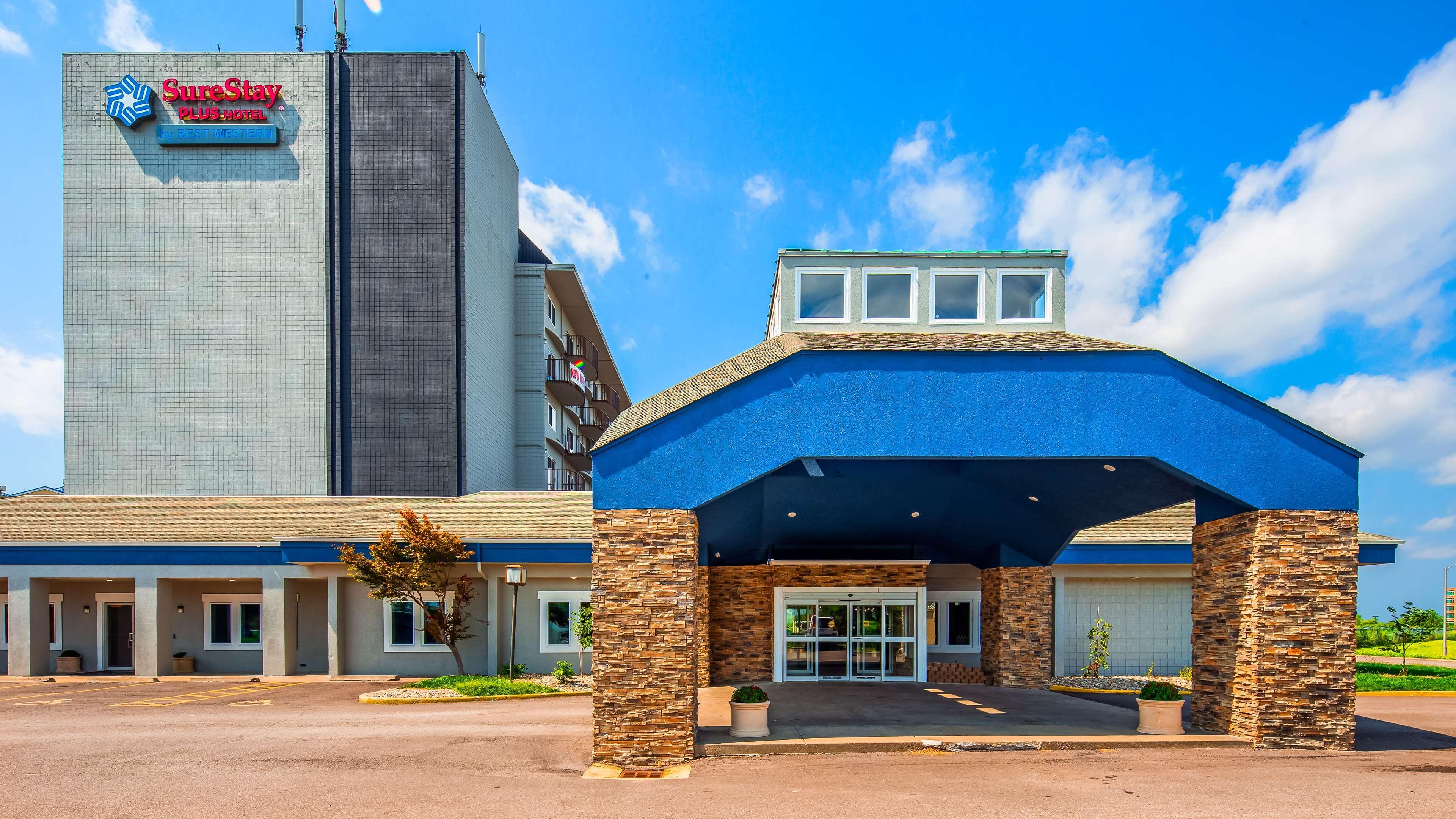 Hotel Orangewood & Kansas Airport 3*