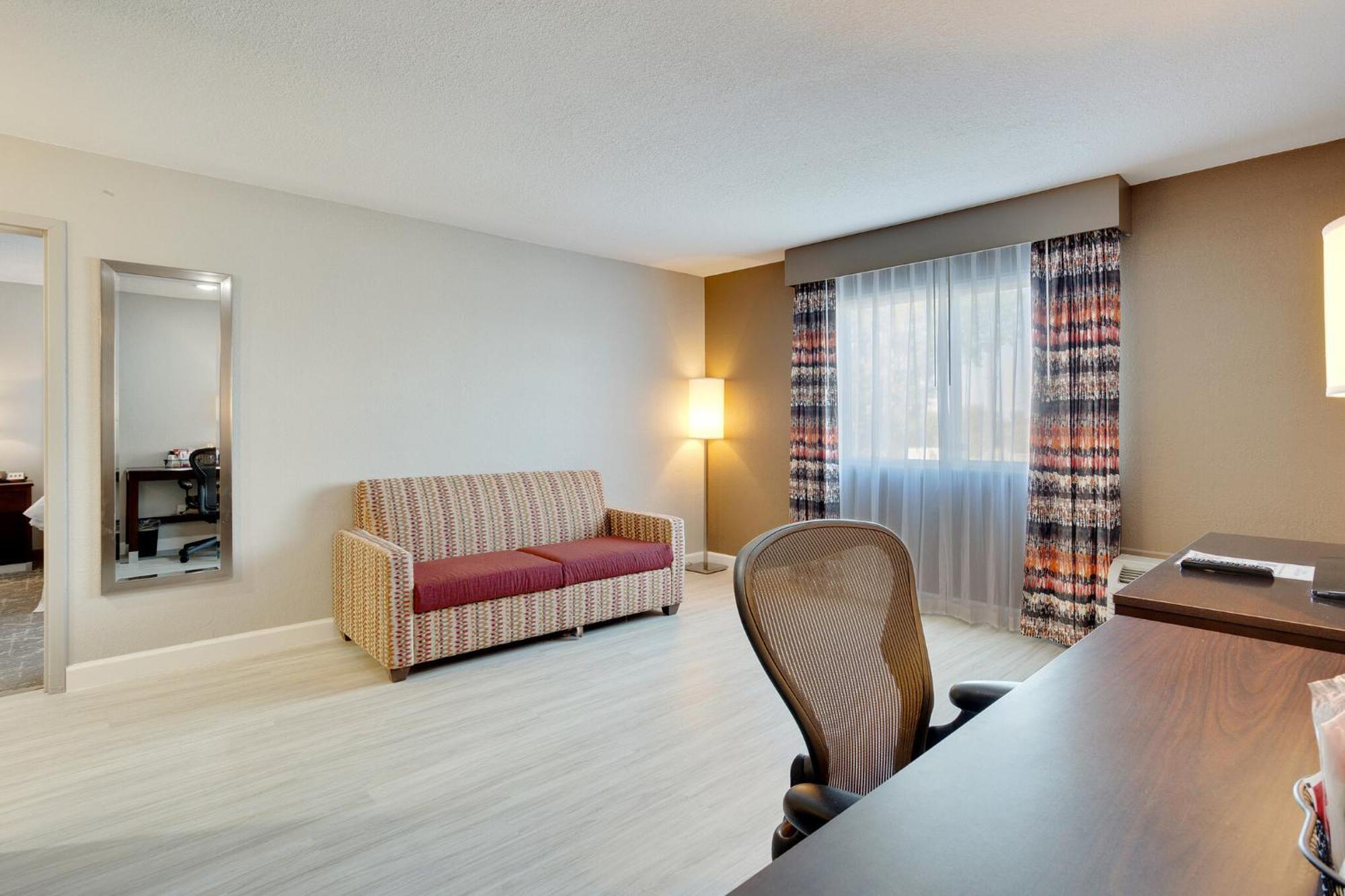 Orangewood & Kansas Airport 3*