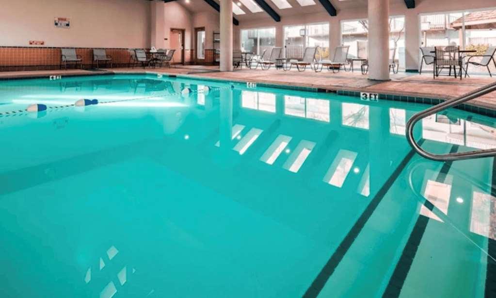Hotel Orangewood & Kansas Airport