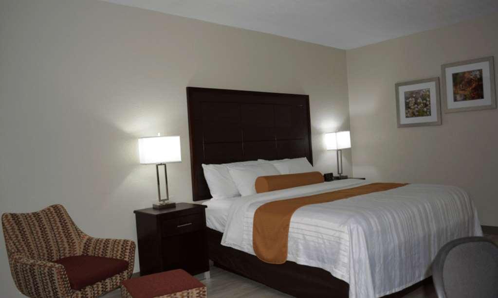 Orangewood & Kansas Airport Hotel 3*