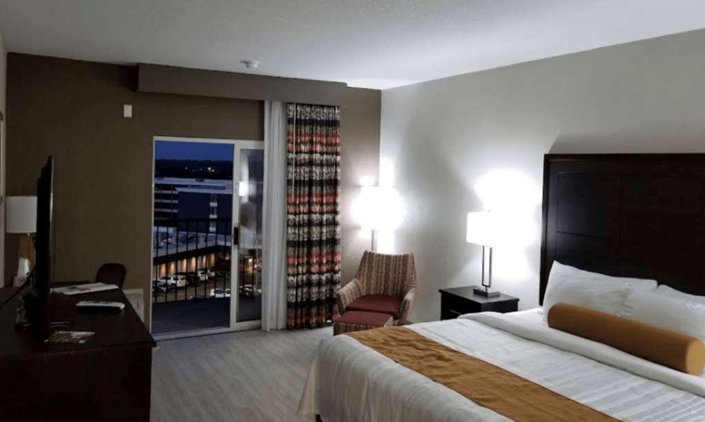 Orangewood & Kansas Airport 3*