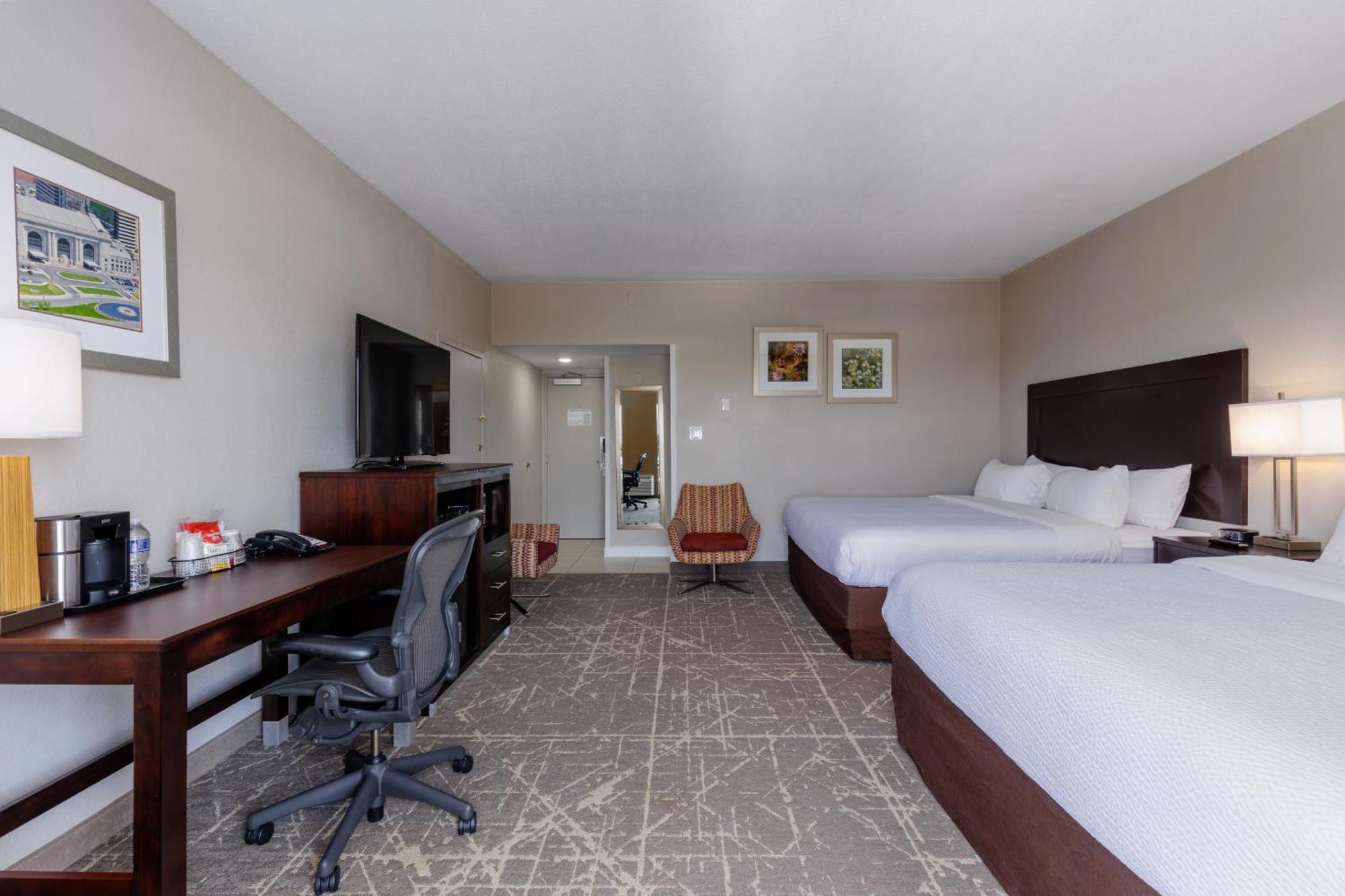 Hotel Orangewood & Kansas Airport 3*