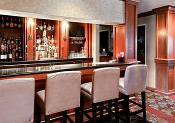 Hotel Orangewood & Kansas Airport 3*