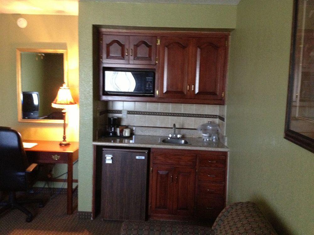 Orangewood & Kansas Airport Hotel Kansas City