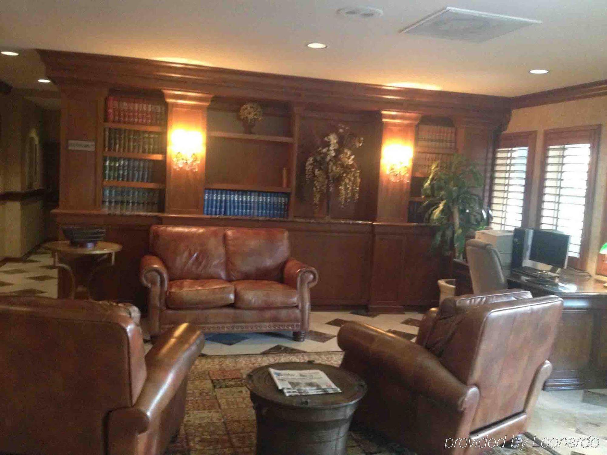 Orangewood & Kansas Airport Hotel