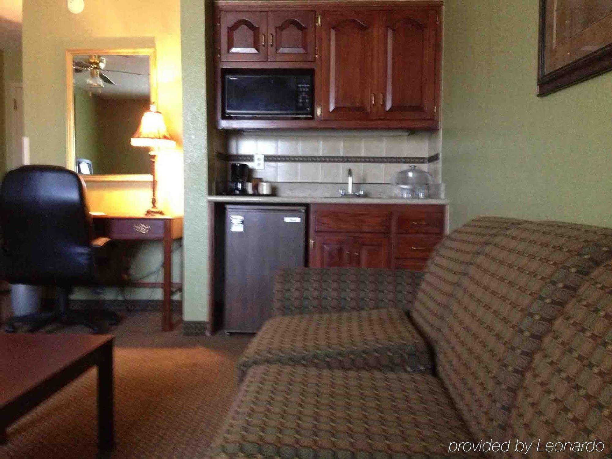 Hotel Orangewood & Kansas Airport 3*