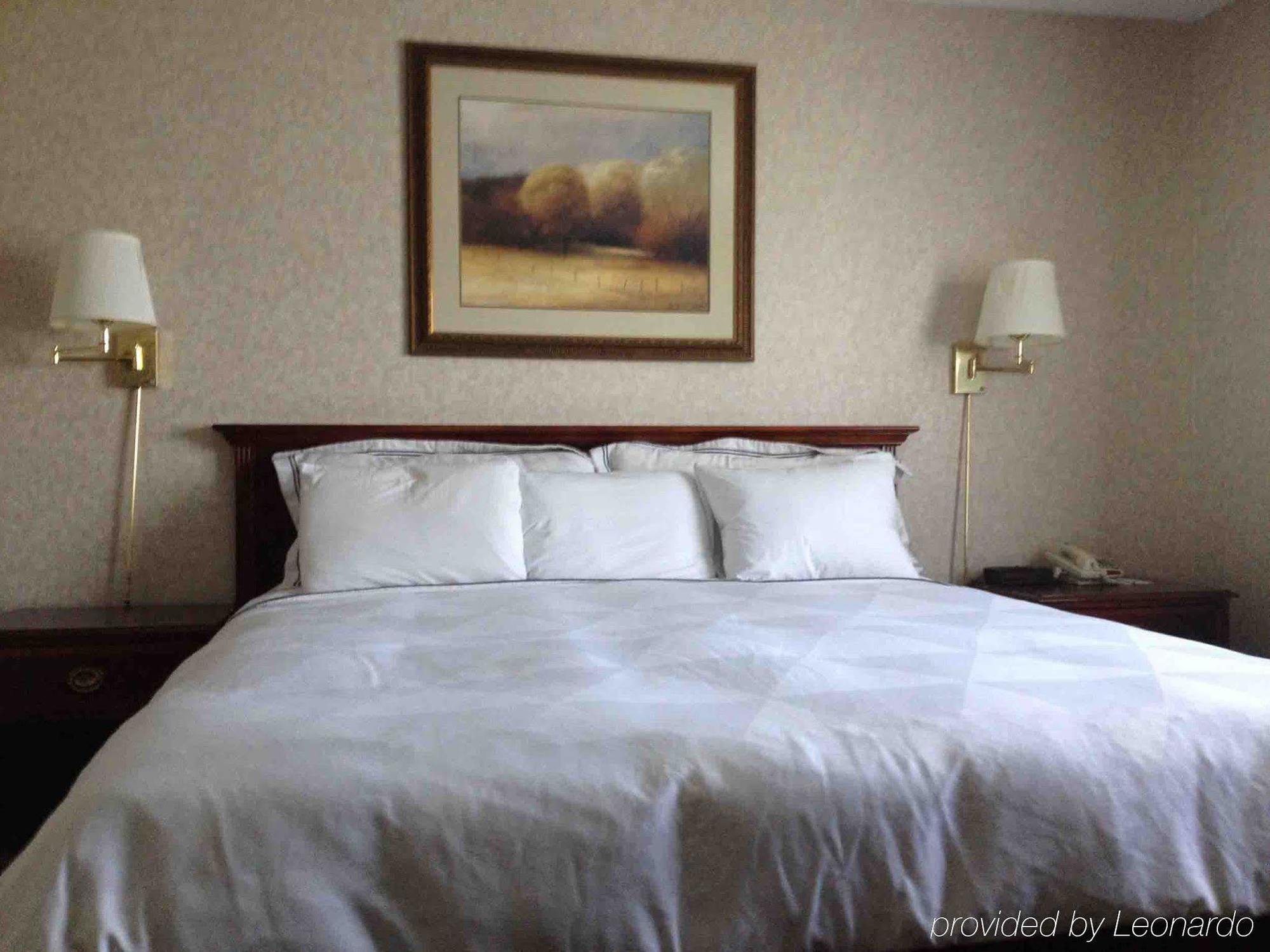 Orangewood & Kansas Airport 3*