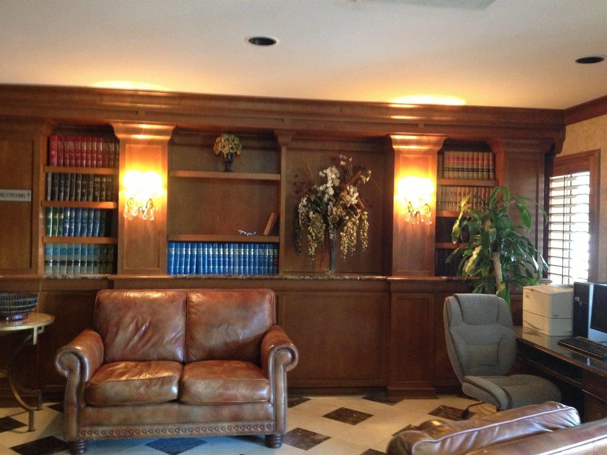 Orangewood & Kansas Airport Kansas City